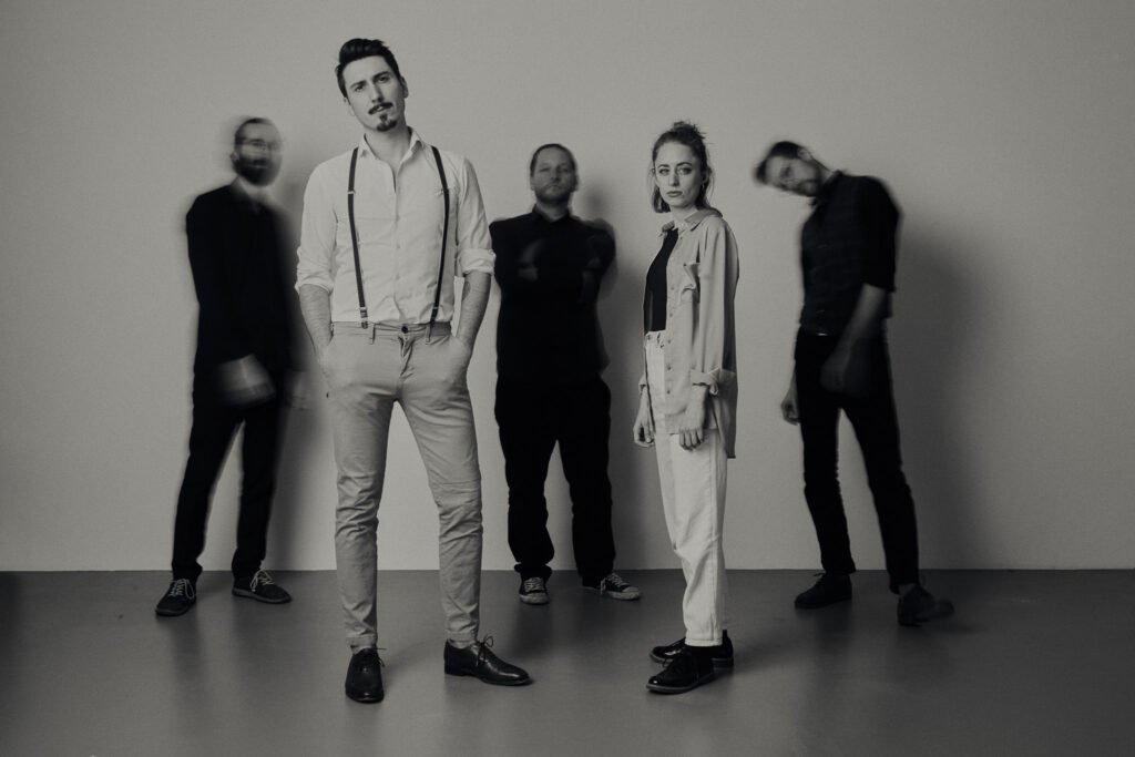 Bandfoto Seitinger & Maierhofer mit Musikerinnen und Musikern
