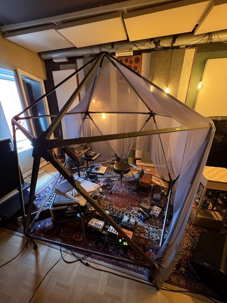 Probenaufbau mit Dome und Live-Setup von Microcosm im Audiotope